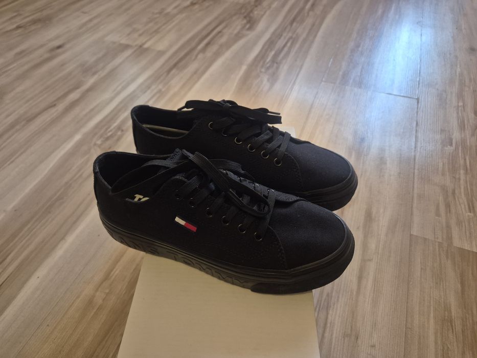 Tommy Hilfiger, 36, Damă