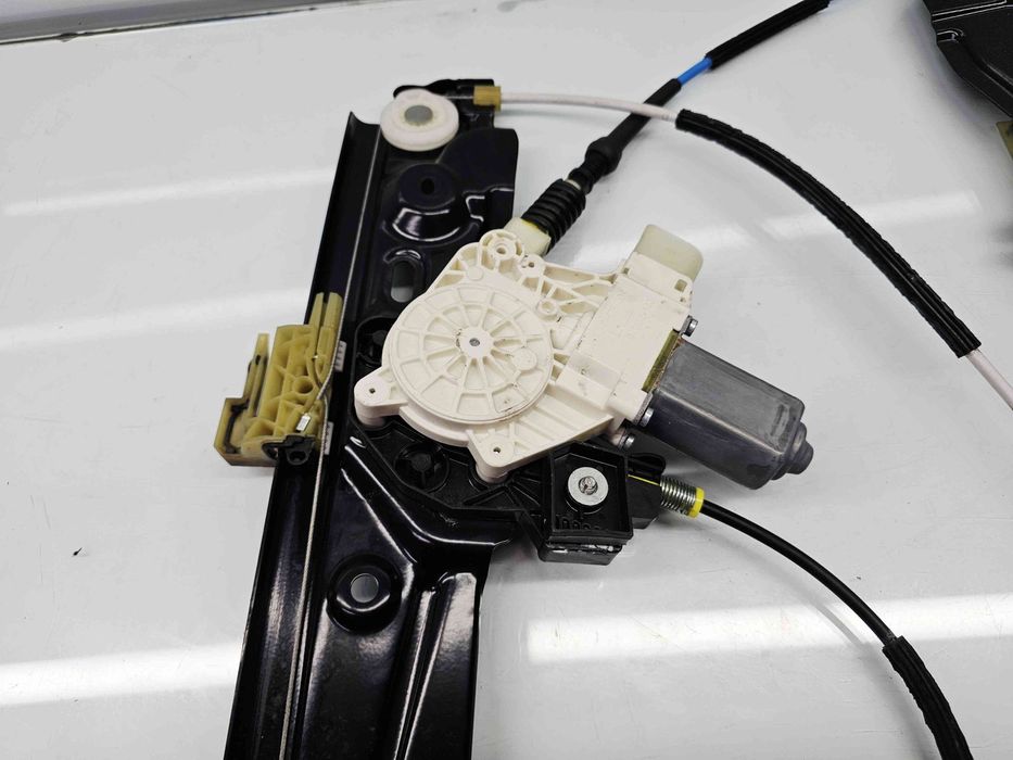 Macara electrica geam stanga fata Bmw 5 (F10) [Fabr 2011-2016] 7182111