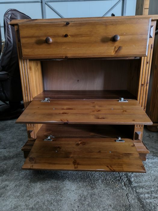 Шкаф подходящ за антре