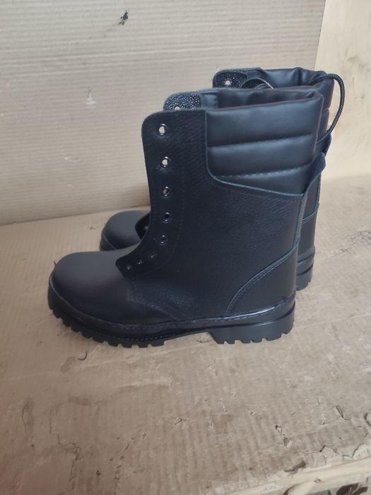 Продам зимние берцы 42 размер