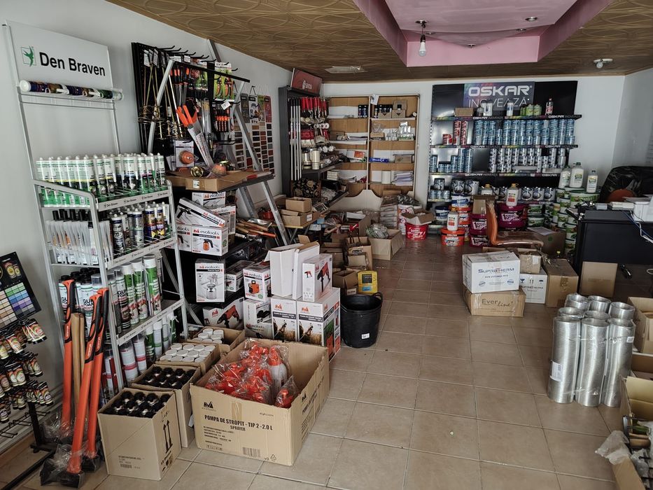 Depozit de materiale de construcții!