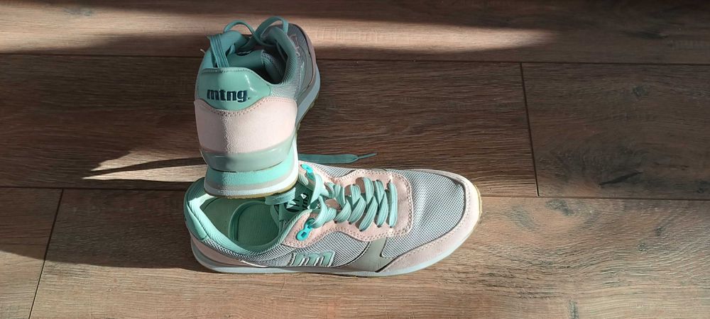 Спортни обувки -   mtng 38