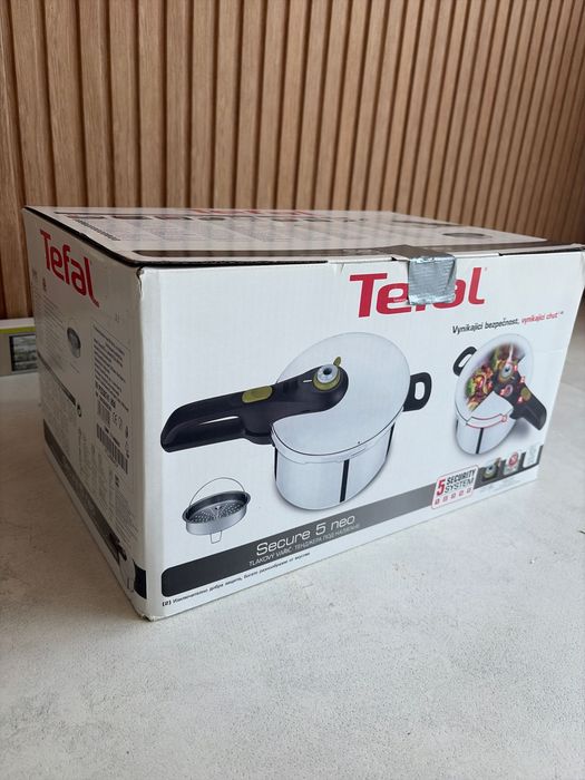 Тенджера под налягане Tefal Secure 5 Neo 6L P2530741 с кошница