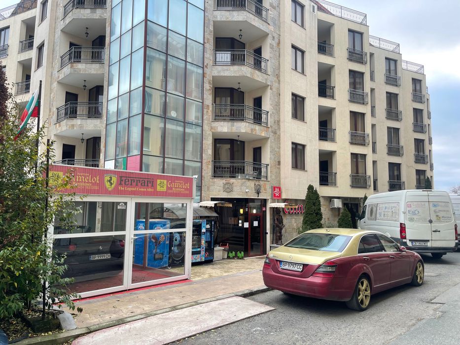 НАЕМ| Камелот Резидънс Апартамент с басейн в комплекс