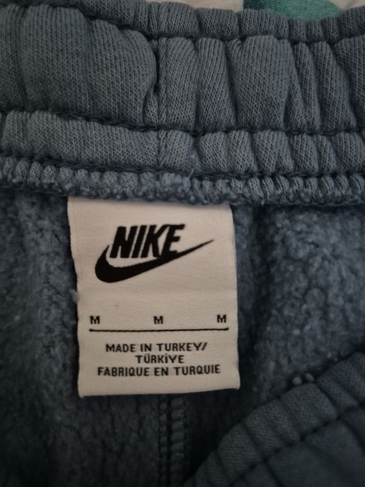 Vând pantaloni de trening