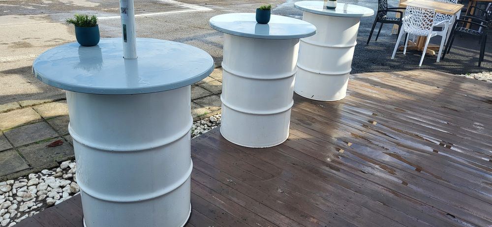 Маса от варел за заведение