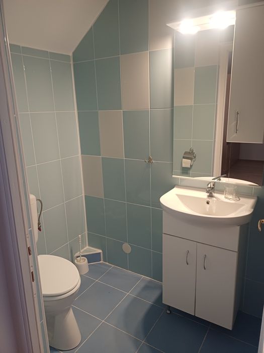 Inchiriez camere la casa