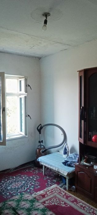 Kvartira sotiladi 3 xona 4 qlingan