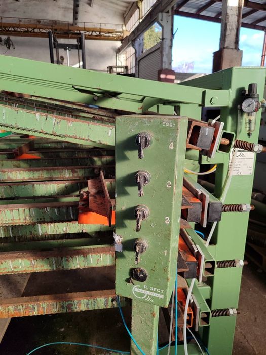 пневматична преса с четири секций