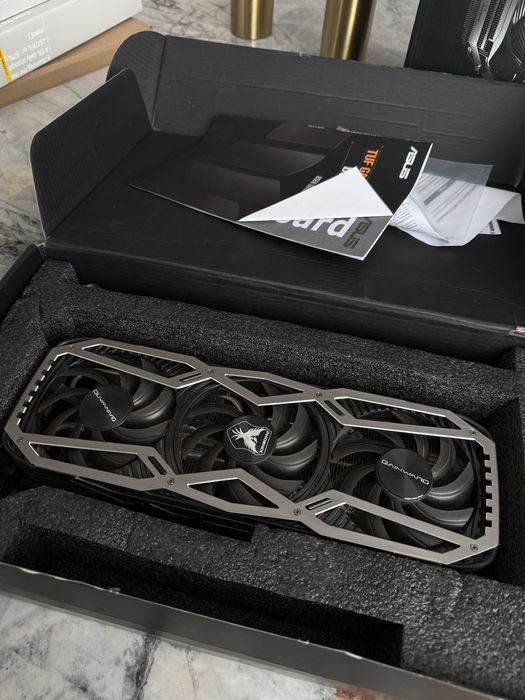 видеокарта NVIDIA GeForce RTX 3080 Ti.