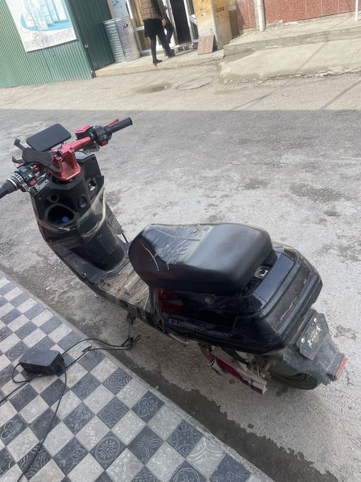 Elektr skuter sotlad