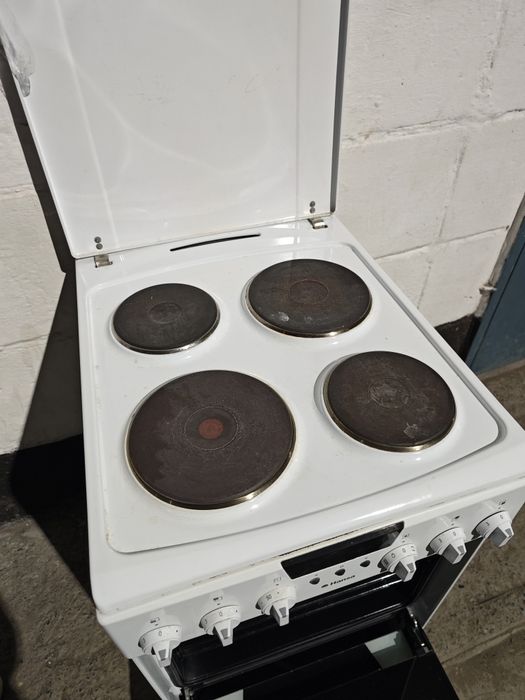 Продам эл.плиту Hansa