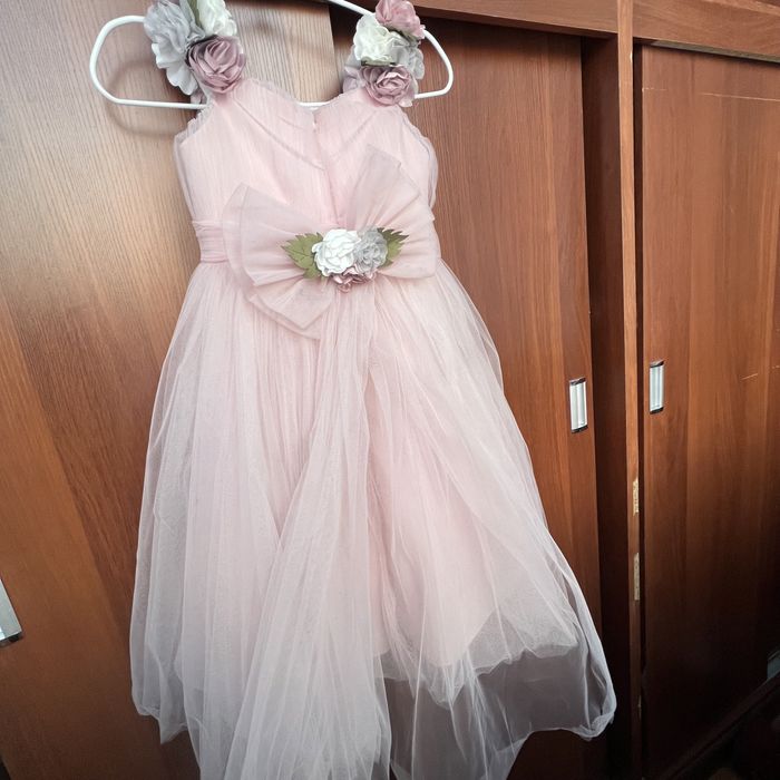 продам детское платья бальное платье и обычное