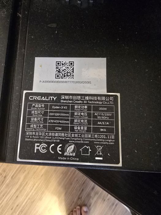 Imprimanta 3D Creality Ender 3 V2, plus un filament