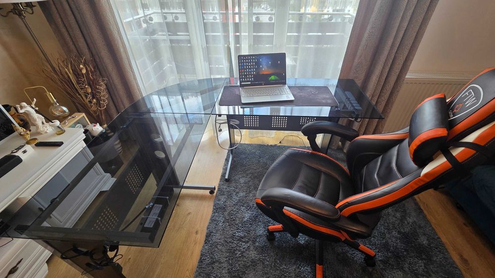 Laptop HP 15s-eq1018nq + Birou + Scaun Gaming