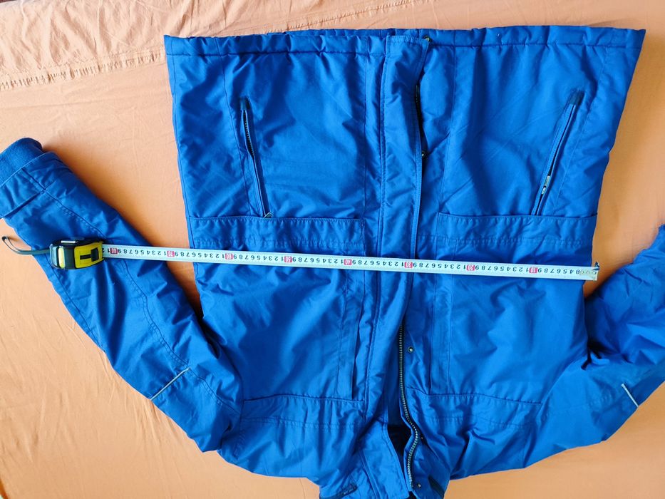 Кожено + едно спортно яке.60 +15 евро за синьото.