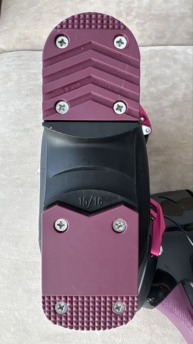 Vand clapari Atomic pentru fetita, marime 25-26 (mondo 15/16).