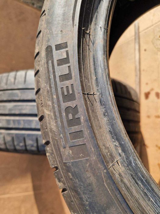 2 Pirelli R19 245/40 Летни гуми  DOT4922