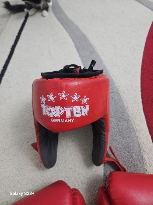 Шлем и боксерские перчатки  6000тг