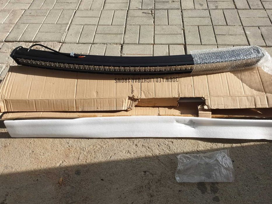 НОВИ 50"/127 см. LED Лайтбари Curved 288W бяла светлина с дистанционно