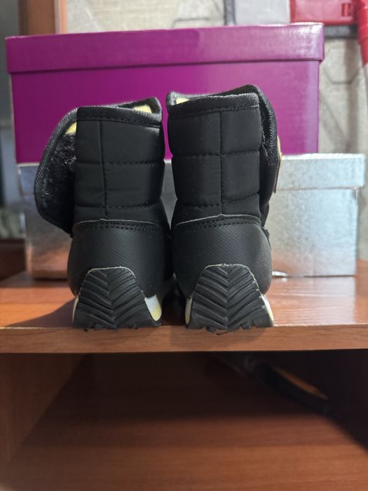 Продам детские дутики