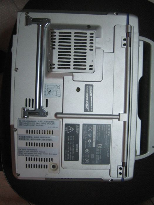 Продавам Sony LCD Projector VPL-CS1