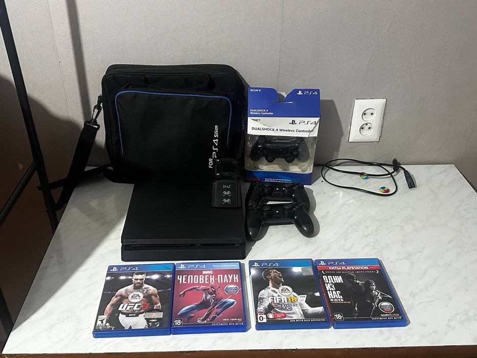 Продаю PS 4 Слим