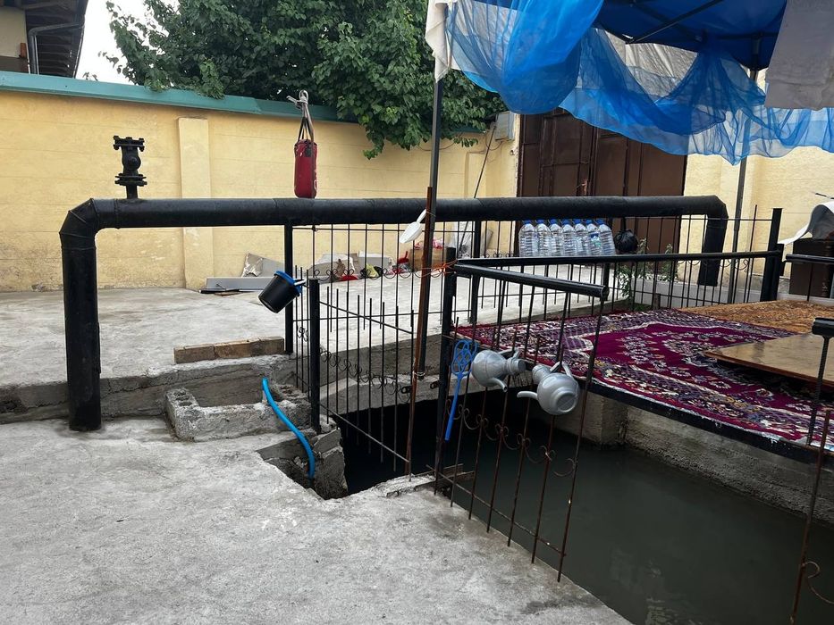 Срочна ховли сотилади