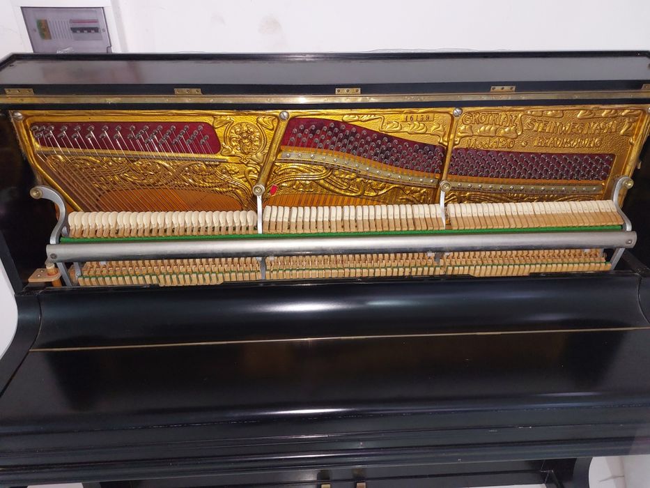 Pianina Grotrian Steinweg ( transport gratuit)