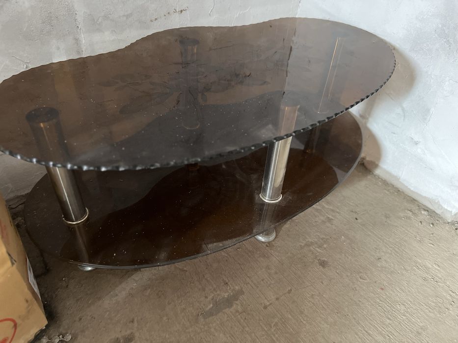 Столик для тевизора.