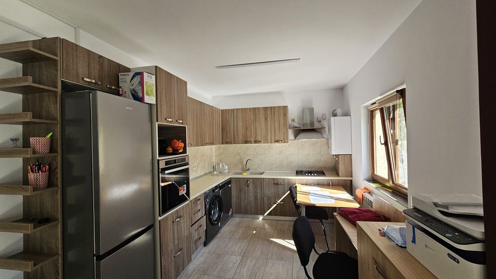 Inchiriez spatiu comercial la  in centru