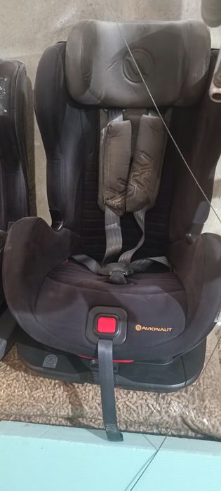 Продавам детски столчета за кола Avionaut