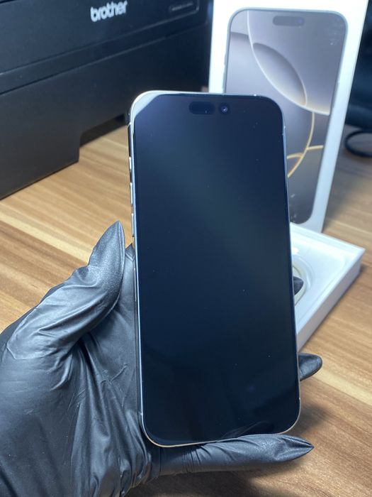 iPhone 16 Pro Max • 256 GB • Natural Titanium