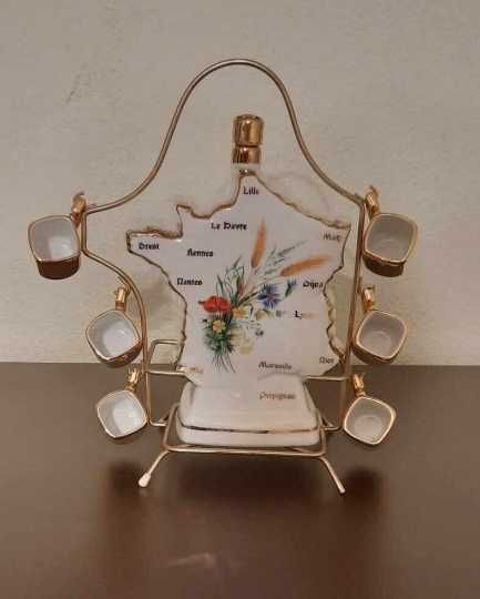 Френска сувенирна бутилка с мини чашки и троен сет от костен порцелан