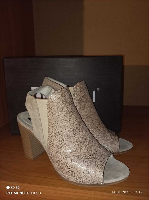 Златисти сандали NESSI