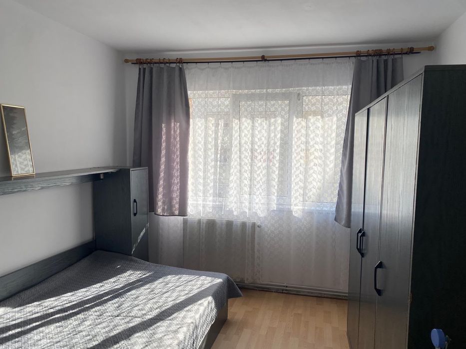 Apartament 3 camere decomandat, insorit, lift, etaj intermediar V.Aaron