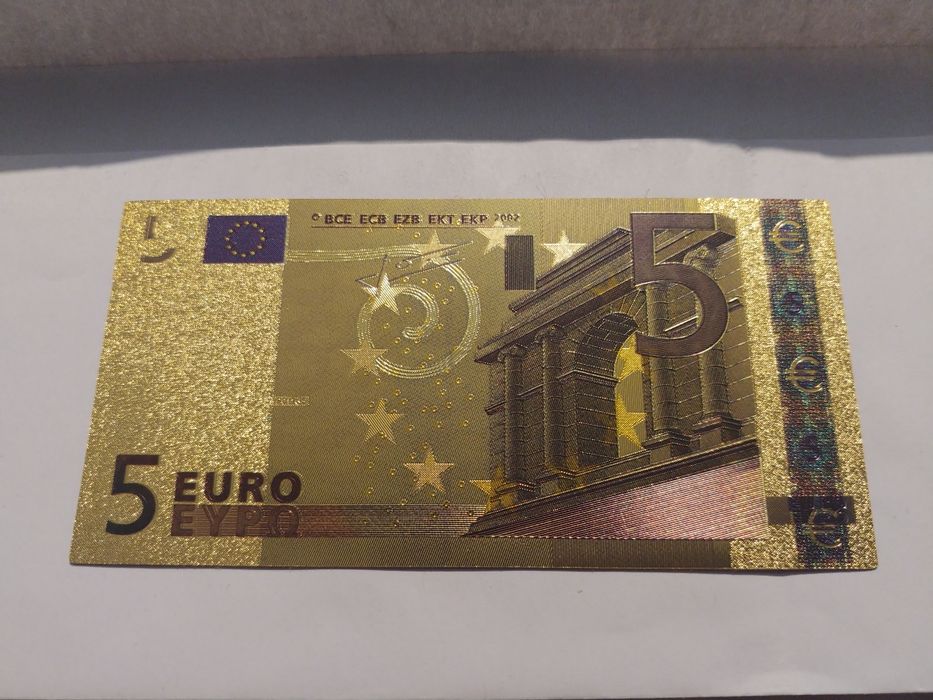 Bancnote placate cu foita de aur pur