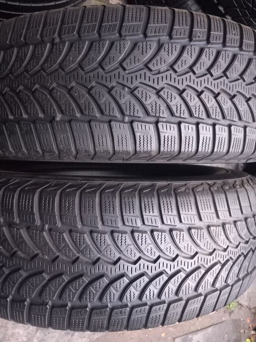 225/65r17 iarnă 2 bucăți marca Bridgestone, preț 190 lei bucata