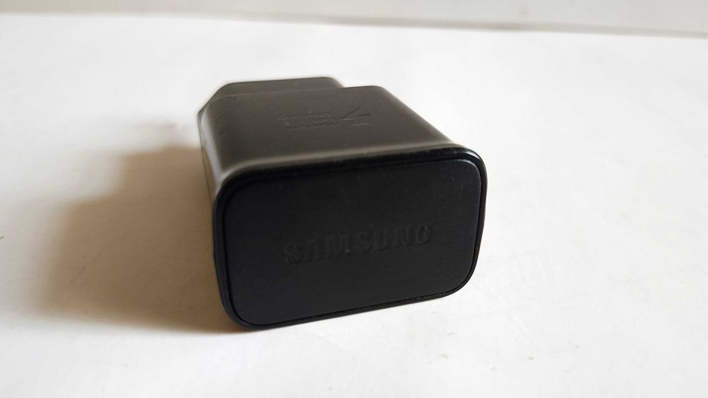 Зарядно и кабел Samsung EP-TA200