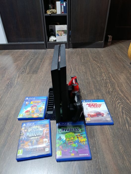 PlayStation 4, 2 controlere+Stand încărcare+  152 de jocuri in cont.