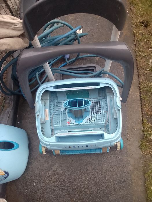 Vând robot piscină dolphin