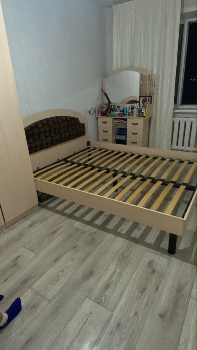 Продается Кровать размер 1,6*200 с матрасом самовывоз