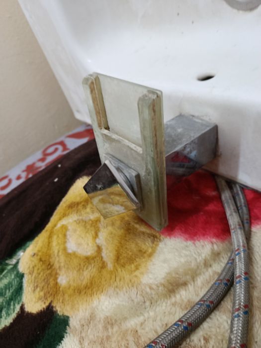 Раковина с краном