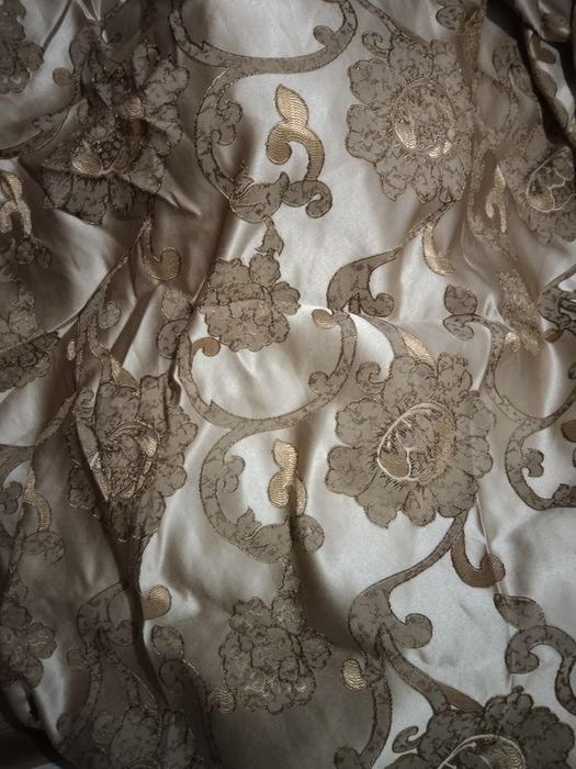 Продам две шторы теневые