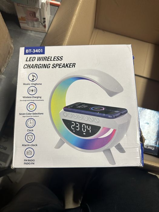 Бзжична Led лампа със зарядно и високоговорител/ Wireless led lamp