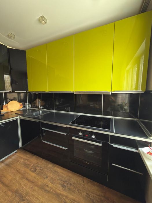 Продам гарнитур кухонный