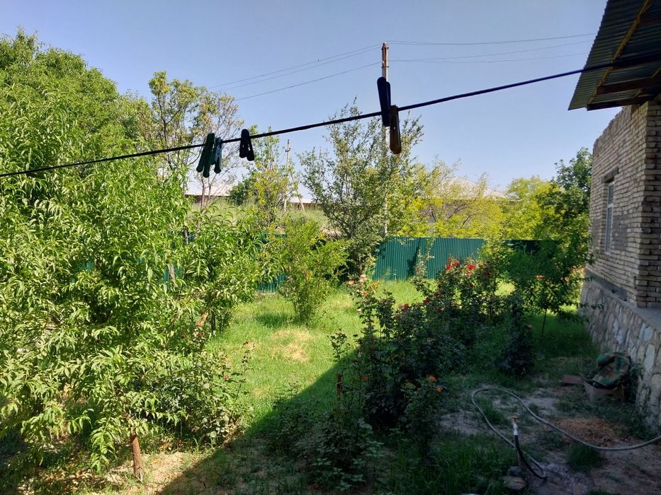 Uchastka sotiladi hamma sharoiti bor narxi 30$ yana keliwamiz joyi zor