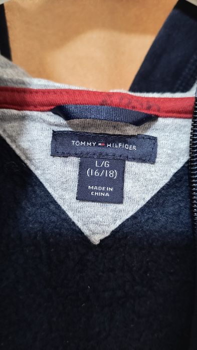 Vând hanorac Tommy Hilfiger
