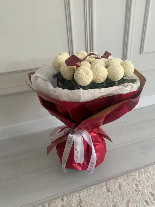 Гүлдер сатылады. Продаются цветы