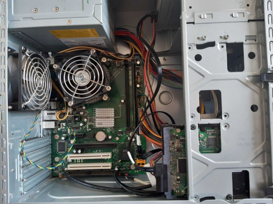 Kompyuter sotiladi / Продается компютер